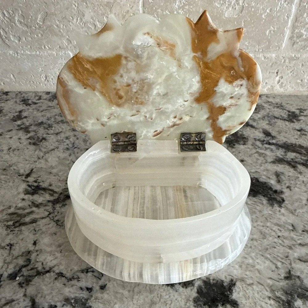 Vintage Clam Shell Shaped Onyx Alabaster Marble Trinket Jewelry Box Hinged Lid
